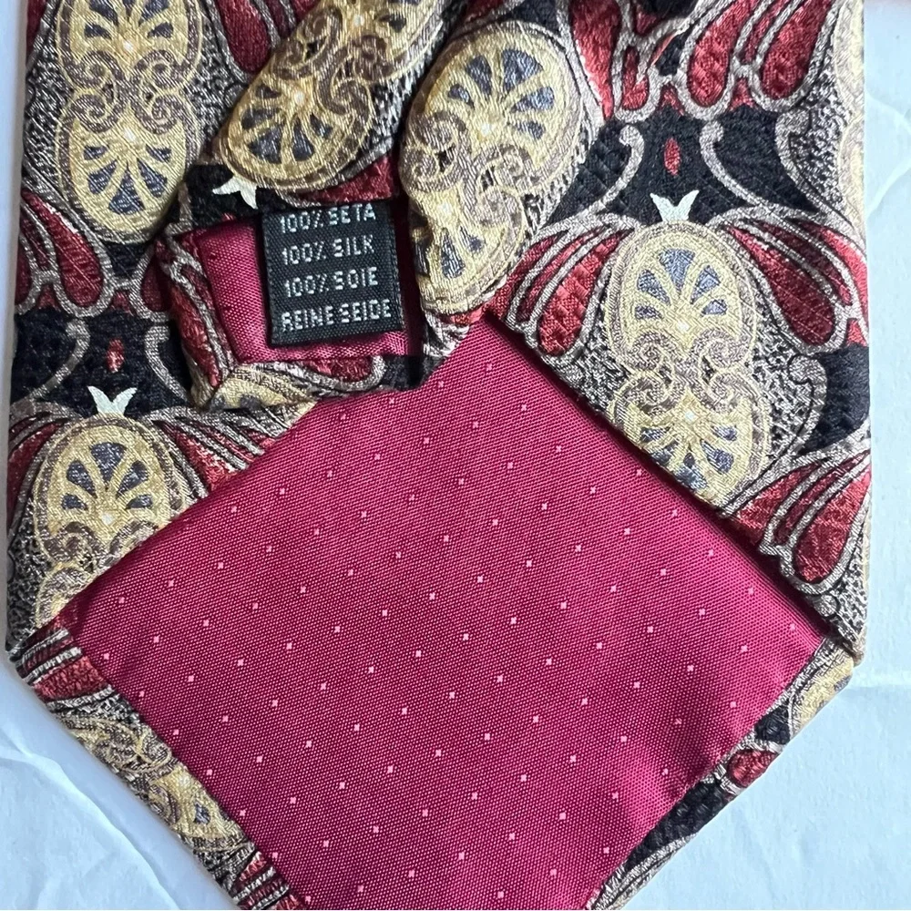 Pavia Men’s tie made in Italy 100% silk necktie black red gold paisley geometric